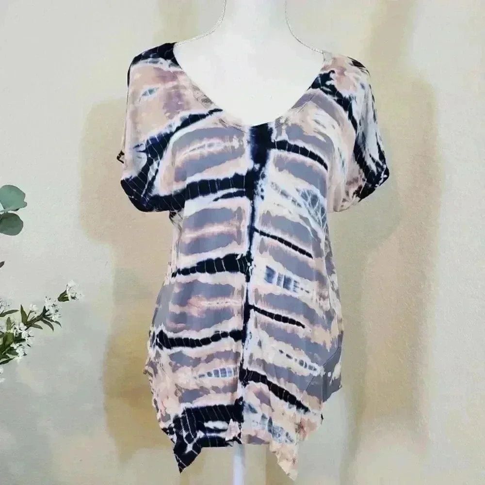 Young fabulous and broke space dye tee! Size small.